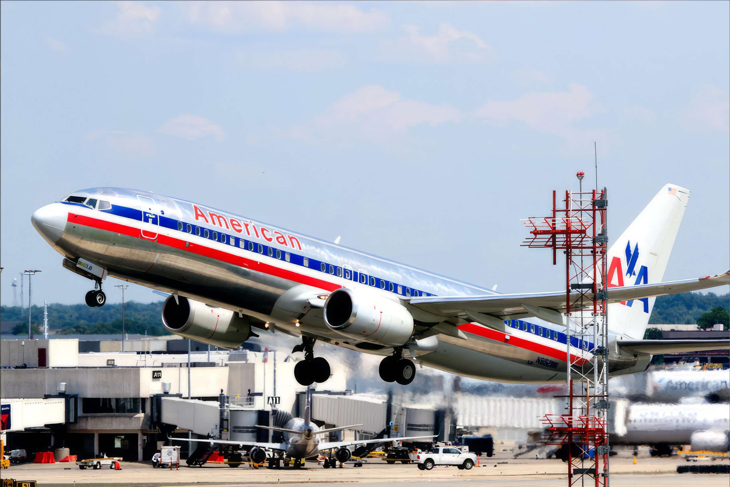 Avión despegando en el aeropuerto internacional Charlotte Douglas